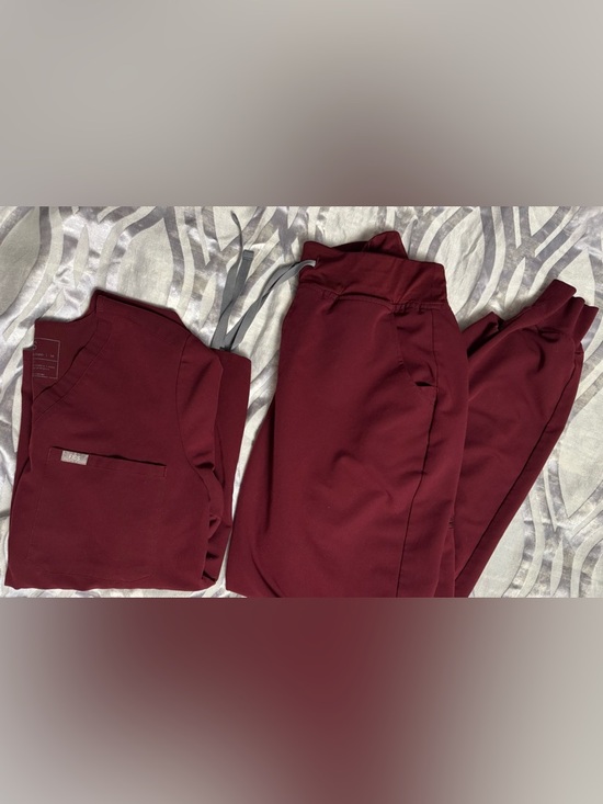 Figs Other - Medium FIGS scrub set in maroon